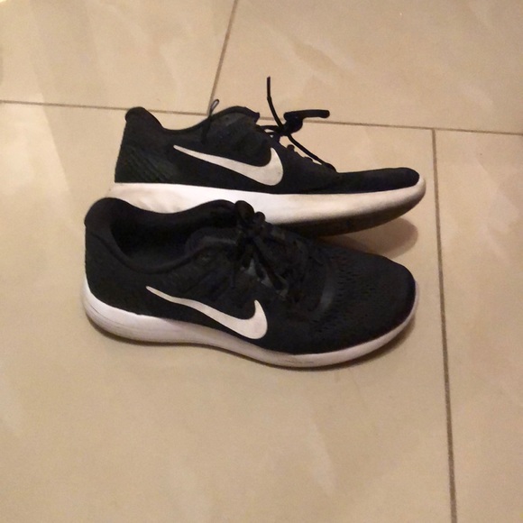 Nike shoes - Picture 1 of 1